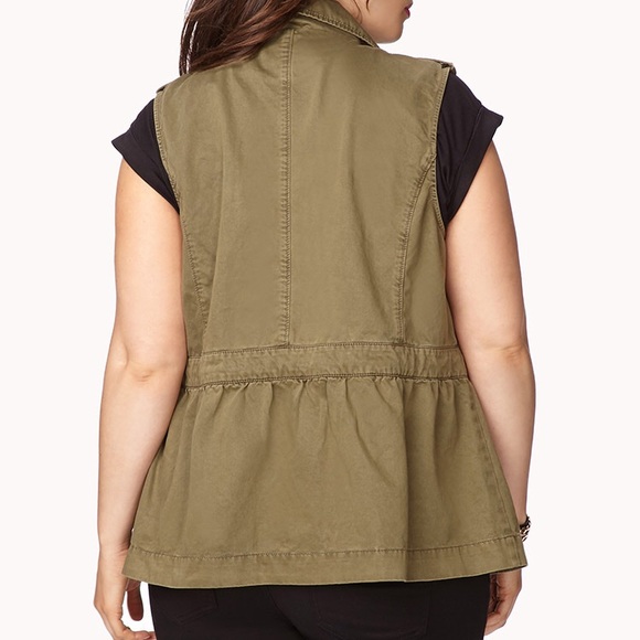 SOLD Sleeveless Cargo Jacket - Picture 6 of 6